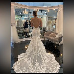 Martina Liana Wedding dress - size 8. Brand new.